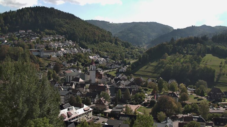 Dieses Bild zeigt eine Webcam-Aufnahme von Ottenhöfen, aufgenommen am Montag, den 05.10.2026 um 14:20 Uhr