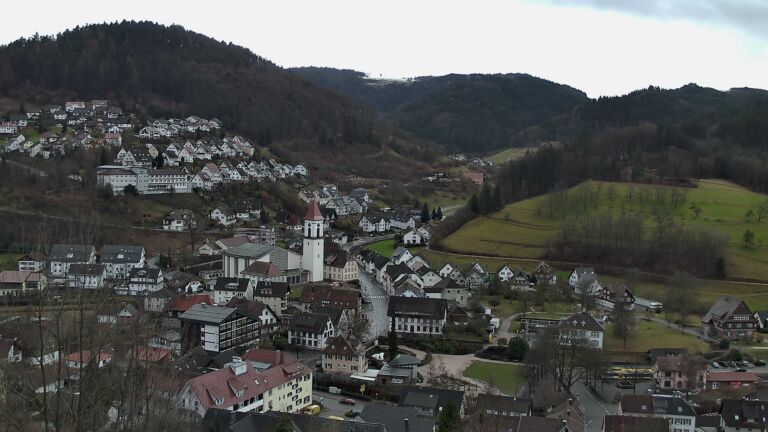 Dieses Bild zeigt eine Webcam-Aufnahme von Ottenhöfen, aufgenommen am Dienstag, den 17.02.2026 um 14:00 Uhr