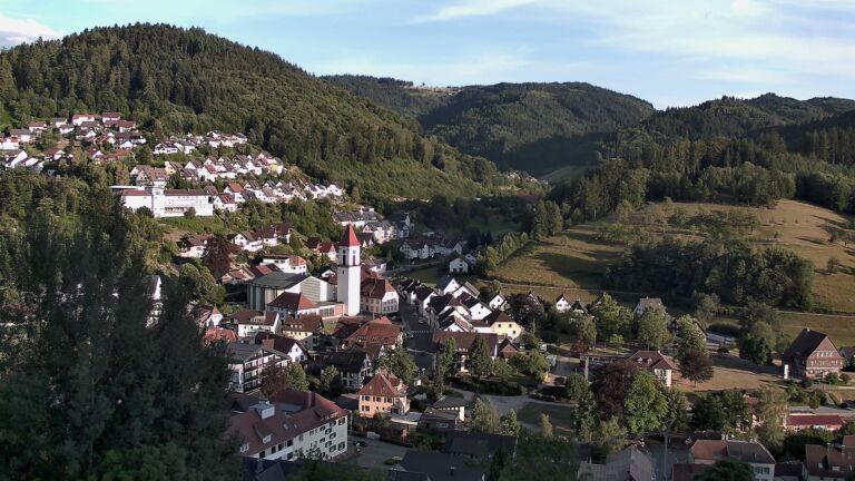 Dieses Bild zeigt eine Webcam-Aufnahme von Ottenhöfen, aufgenommen am Sonntag, den 19.07.2026 um 20:00 Uhr