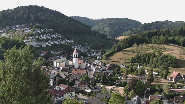 Dieses Bild zeigt eine Webcam-Aufnahme von Ottenhöfen, aufgenommen am Montag, den 10.08.2026 um 08:30 Uhr