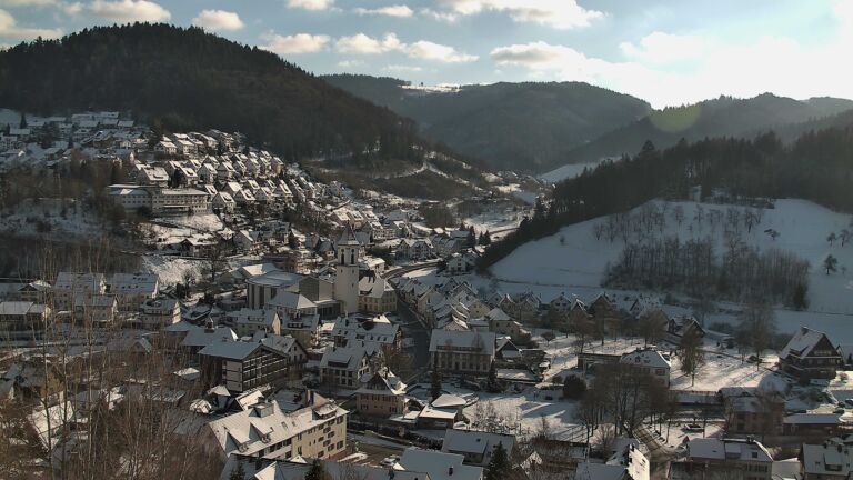 Dieses Bild zeigt eine Webcam-Aufnahme von Ottenhöfen, aufgenommen am Montag, den 05.01.2026 um 14:00 Uhr