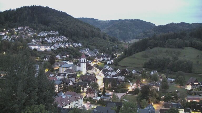 Dieses Bild zeigt eine Webcam-Aufnahme von Ottenhöfen, aufgenommen am Dienstag, den 13.10.2026 um 19:00 Uhr
