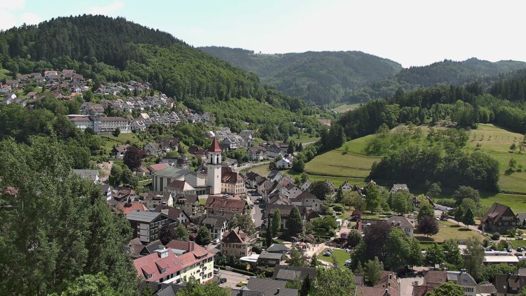 Dieses Bild zeigt eine Webcam-Aufnahme von Ottenhöfen, aufgenommen am Montag, den 25.05.2026 um 14:50 Uhr