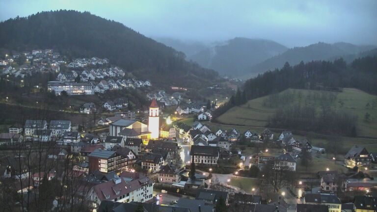 Dieses Bild zeigt eine Webcam-Aufnahme von Ottenhöfen, aufgenommen am Donnerstag, den 12.02.2026 um 18:00 Uhr