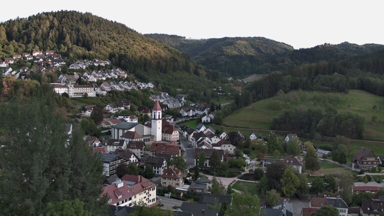 Dieses Bild zeigt eine Webcam-Aufnahme von Ottenhöfen, aufgenommen am Donnerstag, den 17.09.2026 um 19:00 Uhr