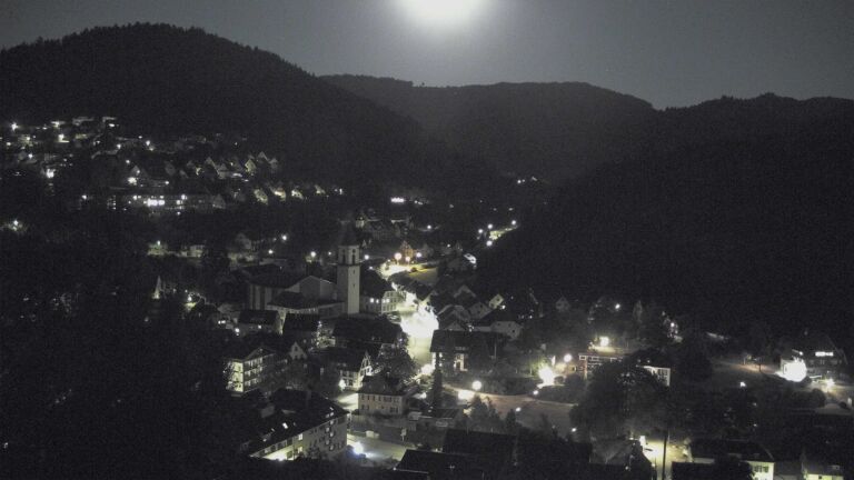 Dieses Bild zeigt eine Webcam-Aufnahme von Ottenhöfen, aufgenommen am Montag, den 27.07.2026 um 23:00 Uhr