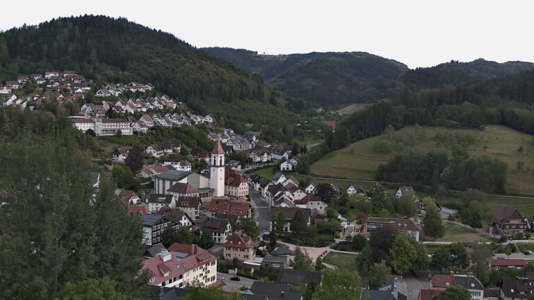 Dieses Bild zeigt eine Webcam-Aufnahme von Ottenhöfen, aufgenommen am Dienstag, den 08.09.2026 um 18:10 Uhr
