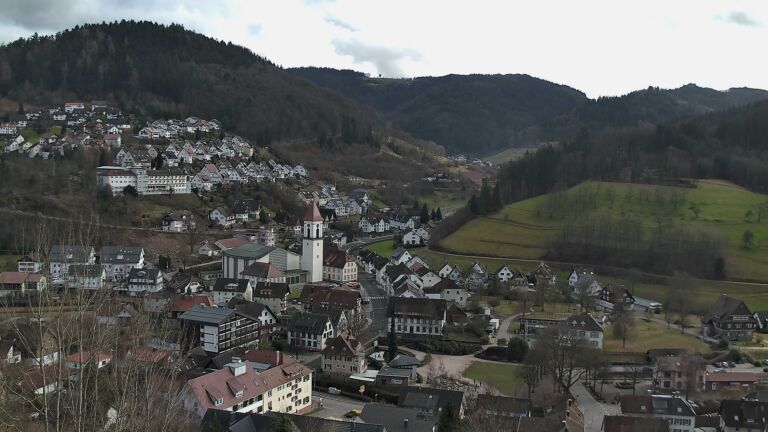 Dieses Bild zeigt eine Webcam-Aufnahme von Ottenhöfen, aufgenommen am Sonntag, den 01.02.2026 um 15:20 Uhr