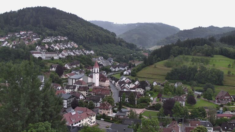 Dieses Bild zeigt eine Webcam-Aufnahme von Ottenhöfen, aufgenommen am Freitag, den 12.06.2026 um 20:10 Uhr