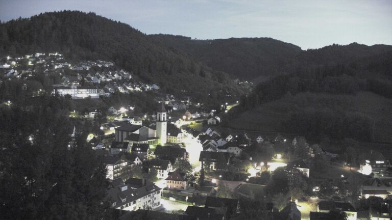 Dieses Bild zeigt eine Webcam-Aufnahme von Ottenhöfen, aufgenommen am Mittwoch, den 14.10.2026 um 19:20 Uhr