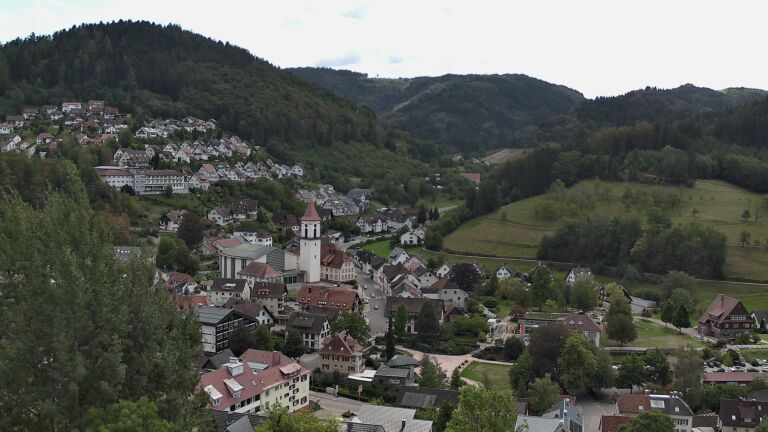 Dieses Bild zeigt eine Webcam-Aufnahme von Ottenhöfen, aufgenommen am Donnerstag, den 10.09.2026 um 13:30 Uhr