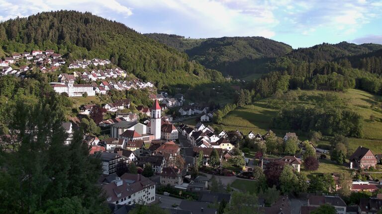 Dieses Bild zeigt eine Webcam-Aufnahme von Ottenhöfen, aufgenommen am Montag, den 18.05.2026 um 20:00 Uhr