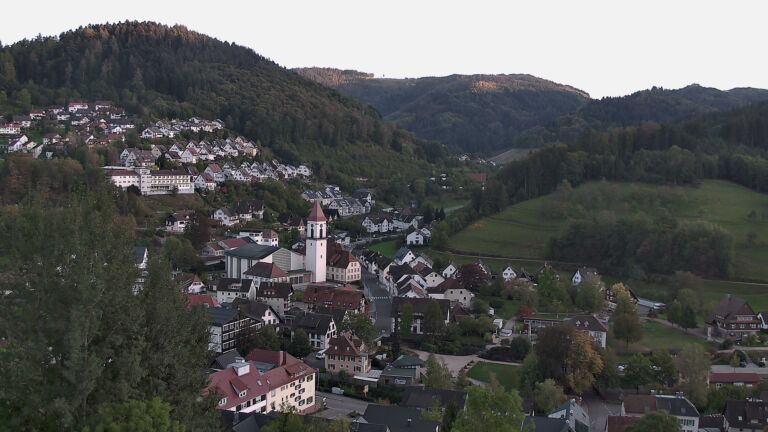 Dieses Bild zeigt eine Webcam-Aufnahme von Ottenhöfen, aufgenommen am Mittwoch, den 14.10.2026 um 18:10 Uhr