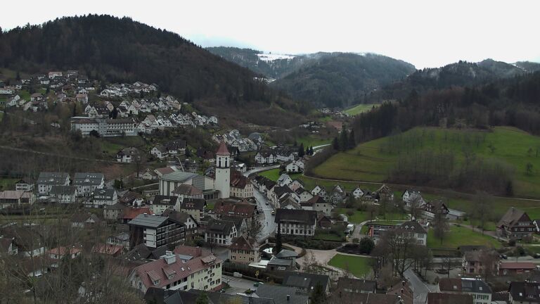 Dieses Bild zeigt eine Webcam-Aufnahme von Ottenhöfen, aufgenommen am Montag, den 30.03.2026 um 13:10 Uhr