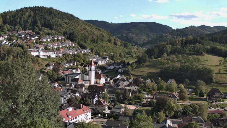 Dieses Bild zeigt eine Webcam-Aufnahme von Ottenhöfen, aufgenommen am Freitag, den 11.09.2026 um 17:30 Uhr