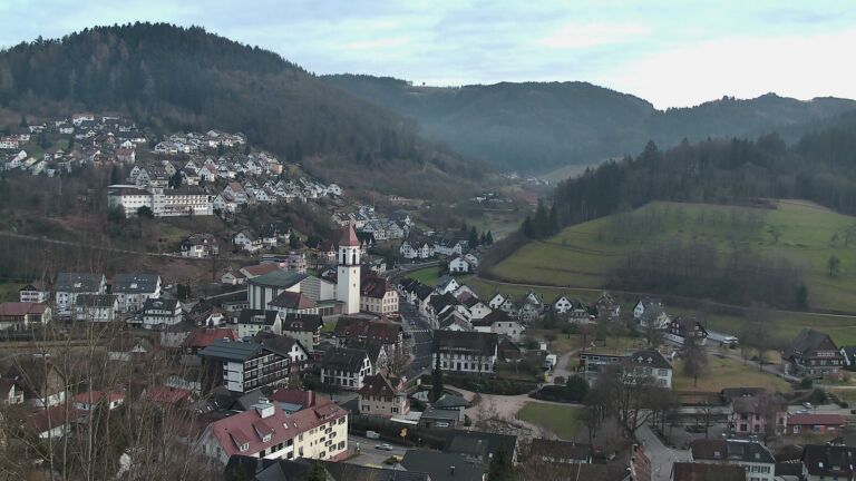 Dieses Bild zeigt eine Webcam-Aufnahme von Ottenhöfen, aufgenommen am Sonntag, den 01.02.2026 um 17:20 Uhr