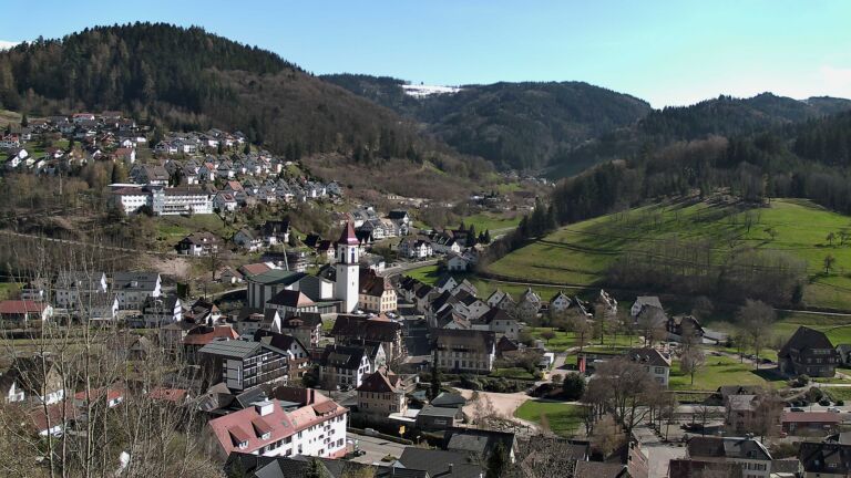 Dieses Bild zeigt eine Webcam-Aufnahme von Ottenhöfen, aufgenommen am Donnerstag, den 02.04.2026 um 16:20 Uhr