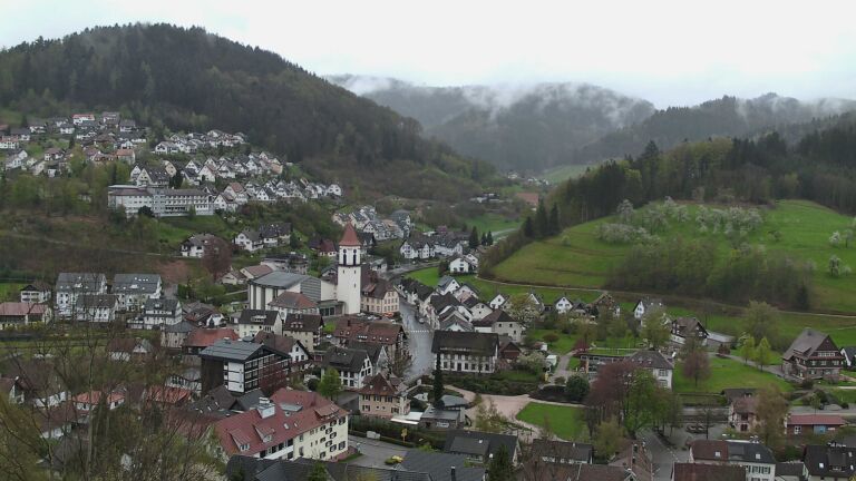 Dieses Bild zeigt eine Webcam-Aufnahme von Ottenhöfen, aufgenommen am Sonntag, den 12.04.2026 um 14:30 Uhr