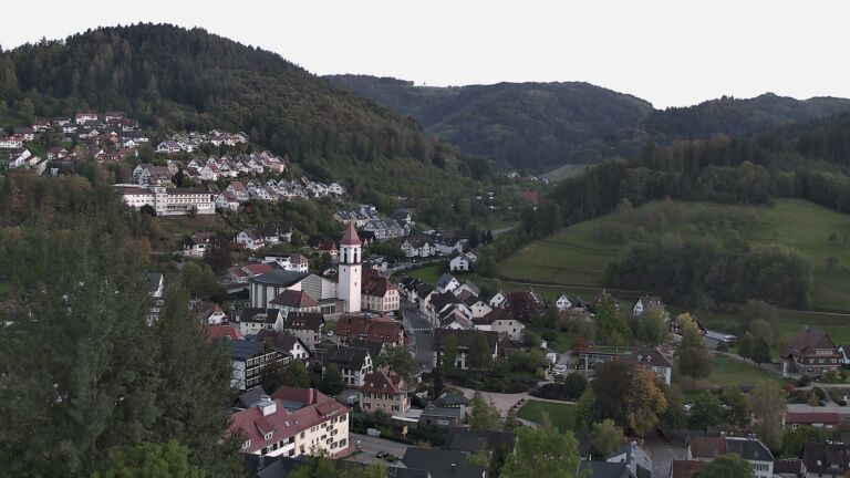 Dieses Bild zeigt eine Webcam-Aufnahme von Ottenhöfen, aufgenommen am Mittwoch, den 14.10.2026 um 18:30 Uhr