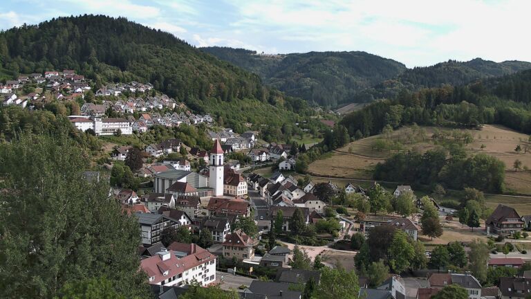 Dieses Bild zeigt eine Webcam-Aufnahme von Ottenhöfen, aufgenommen am Samstag, den 15.08.2026 um 17:40 Uhr