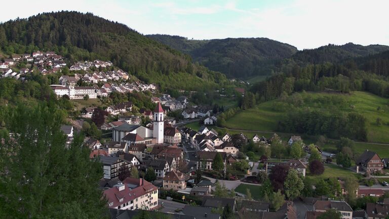 Dieses Bild zeigt eine Webcam-Aufnahme von Ottenhöfen, aufgenommen am Samstag, den 02.05.2026 um 19:40 Uhr
