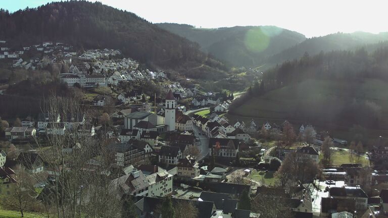 Dieses Bild zeigt eine Webcam-Aufnahme von Ottenhöfen, aufgenommen am Donnerstag, den 18.12.2025 um 12:40 Uhr