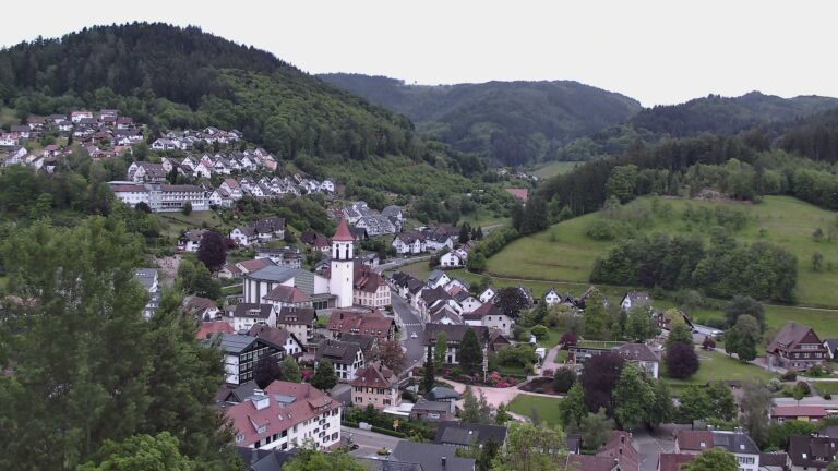 Dieses Bild zeigt eine Webcam-Aufnahme von Ottenhöfen, aufgenommen am Montag, den 18.05.2026 um 05:50 Uhr