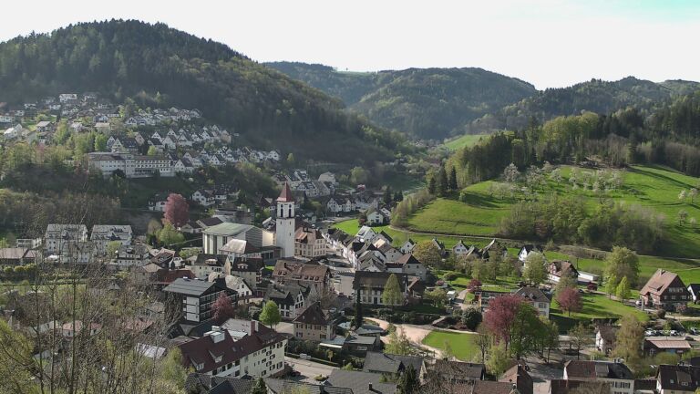 Dieses Bild zeigt eine Webcam-Aufnahme von Ottenhöfen, aufgenommen am Freitag, den 17.04.2026 um 09:50 Uhr