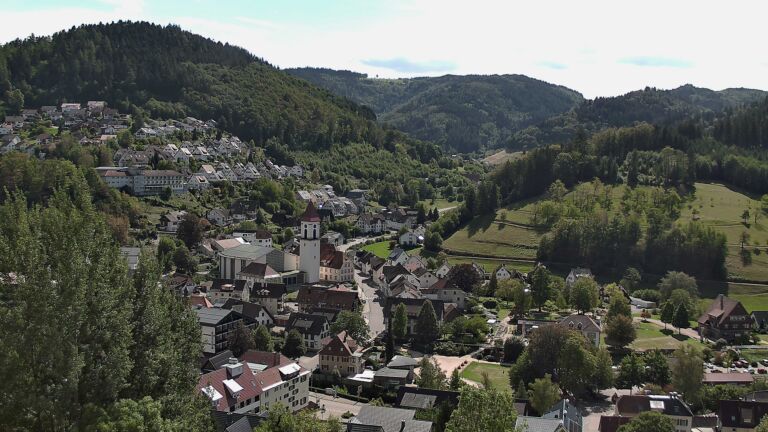 Dieses Bild zeigt eine Webcam-Aufnahme von Ottenhöfen, aufgenommen am Freitag, den 11.09.2026 um 13:30 Uhr