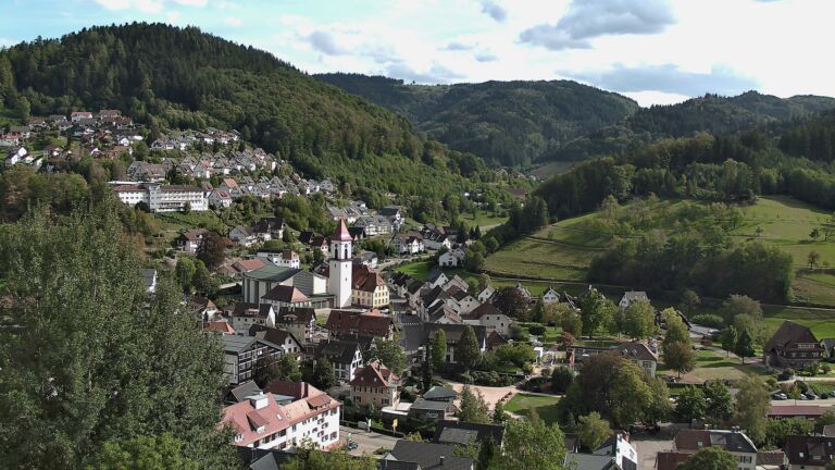 Dieses Bild zeigt eine Webcam-Aufnahme von Ottenhöfen, aufgenommen am Donnerstag, den 17.09.2026 um 16:10 Uhr