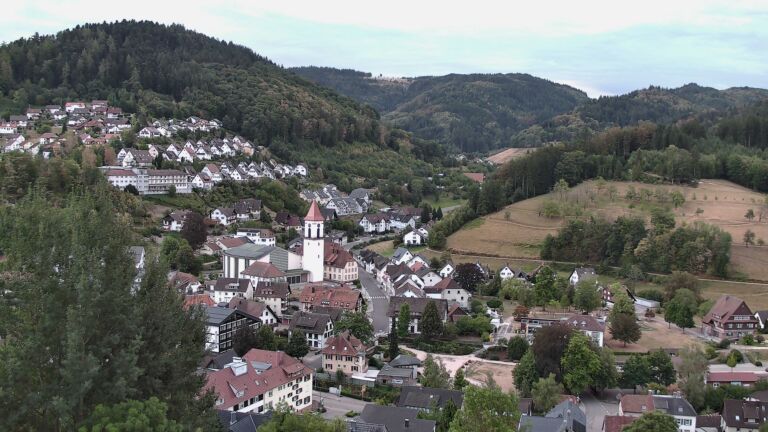 Dieses Bild zeigt eine Webcam-Aufnahme von Ottenhöfen, aufgenommen am Freitag, den 21.08.2026 um 06:50 Uhr