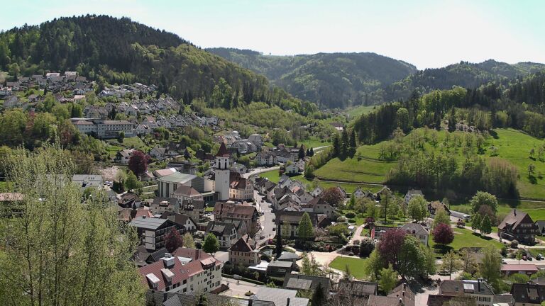 Dieses Bild zeigt eine Webcam-Aufnahme von Ottenhöfen, aufgenommen am Freitag, den 24.04.2026 um 13:10 Uhr