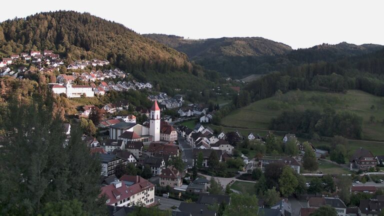 Dieses Bild zeigt eine Webcam-Aufnahme von Ottenhöfen, aufgenommen am Freitag, den 11.09.2026 um 19:10 Uhr