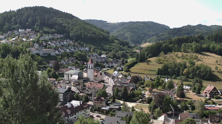 Dieses Bild zeigt eine Webcam-Aufnahme von Ottenhöfen, aufgenommen am Montag, den 20.07.2026 um 10:30 Uhr