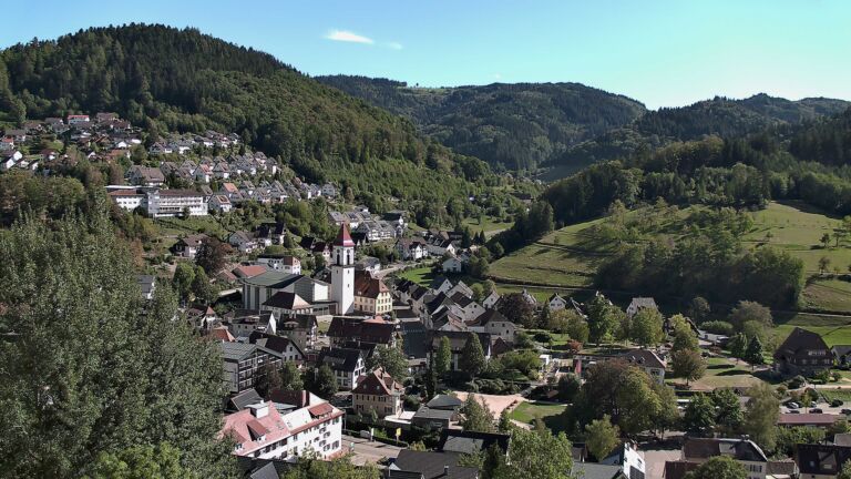 Dieses Bild zeigt eine Webcam-Aufnahme von Ottenhöfen, aufgenommen am Dienstag, den 15.09.2026 um 15:50 Uhr