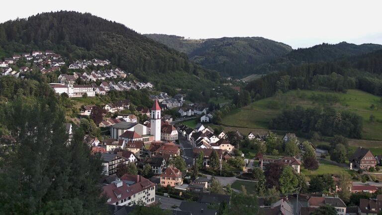 Dieses Bild zeigt eine Webcam-Aufnahme von Ottenhöfen, aufgenommen am Montag, den 29.06.2026 um 20:00 Uhr