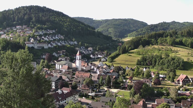 Dieses Bild zeigt eine Webcam-Aufnahme von Ottenhöfen, aufgenommen am Donnerstag, den 28.05.2026 um 08:20 Uhr