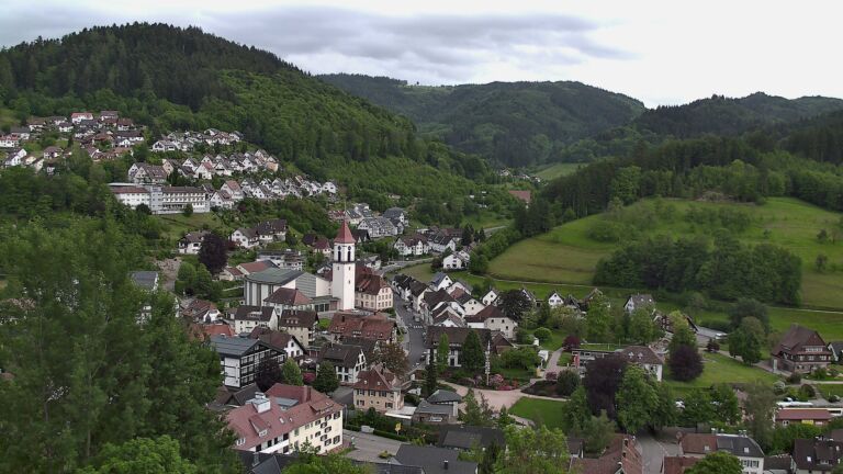 Dieses Bild zeigt eine Webcam-Aufnahme von Ottenhöfen, aufgenommen am Mittwoch, den 20.05.2026 um 18:40 Uhr