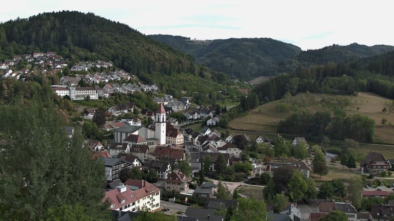Dieses Bild zeigt eine Webcam-Aufnahme von Ottenhöfen, aufgenommen am Mittwoch, den 26.08.2026 um 17:50 Uhr