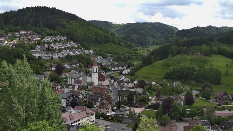 Dieses Bild zeigt eine Webcam-Aufnahme von Ottenhöfen, aufgenommen am Dienstag, den 12.05.2026 um 15:30 Uhr