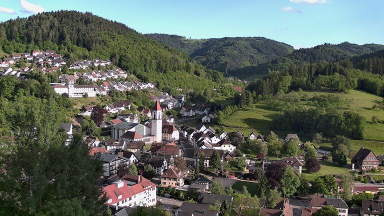 Dieses Bild zeigt eine Webcam-Aufnahme von Ottenhöfen, aufgenommen am Samstag, den 16.05.2026 um 19:10 Uhr