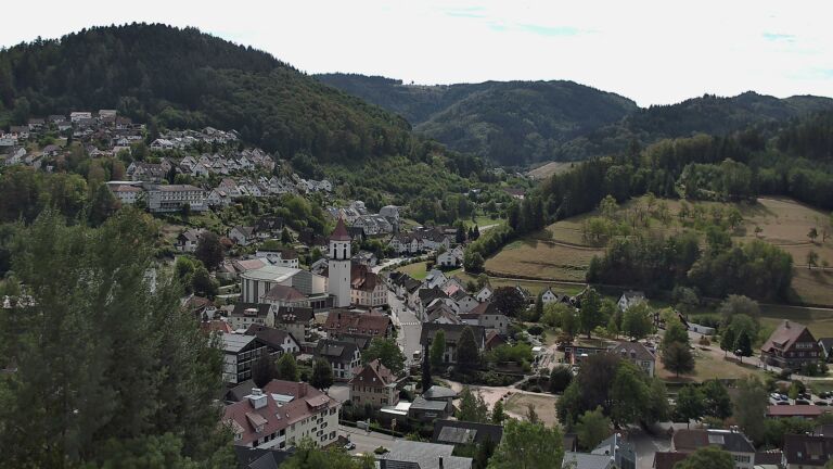 Dieses Bild zeigt eine Webcam-Aufnahme von Ottenhöfen, aufgenommen am Montag, den 24.08.2026 um 12:30 Uhr