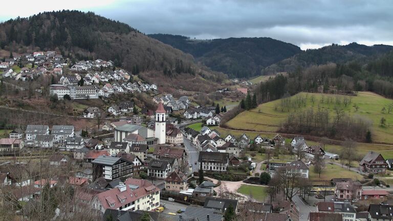 Dieses Bild zeigt eine Webcam-Aufnahme von Ottenhöfen, aufgenommen am Dienstag, den 17.02.2026 um 17:20 Uhr