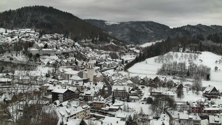 Dieses Bild zeigt eine Webcam-Aufnahme von Ottenhöfen, aufgenommen am Sonntag, den 04.01.2026 um 09:50 Uhr