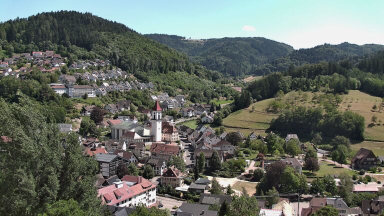 Dieses Bild zeigt eine Webcam-Aufnahme von Ottenhöfen, aufgenommen am Freitag, den 10.07.2026 um 15:20 Uhr