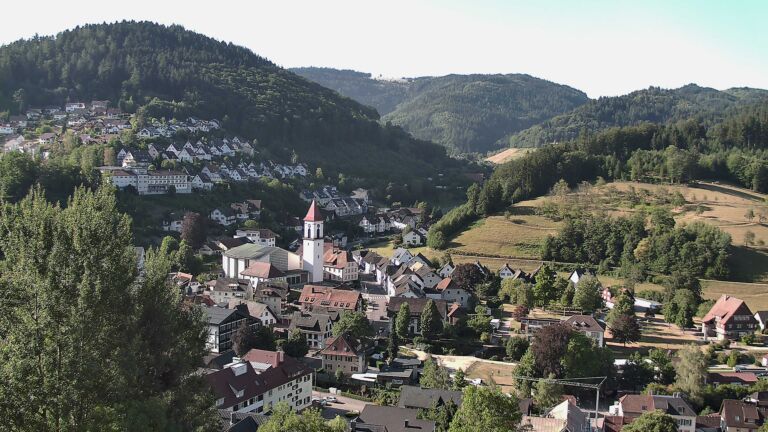 Dieses Bild zeigt eine Webcam-Aufnahme von Ottenhöfen, aufgenommen am Freitag, den 24.07.2026 um 08:40 Uhr