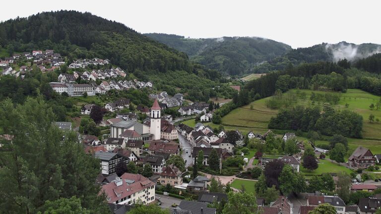 Dieses Bild zeigt eine Webcam-Aufnahme von Ottenhöfen, aufgenommen am Freitag, den 12.06.2026 um 10:50 Uhr