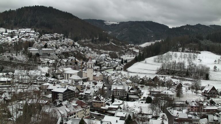 Dieses Bild zeigt eine Webcam-Aufnahme von Ottenhöfen, aufgenommen am Freitag, den 02.01.2026 um 12:40 Uhr