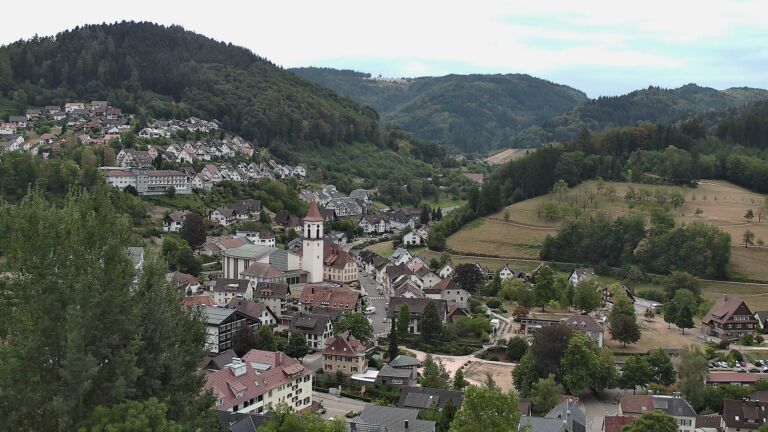 Dieses Bild zeigt eine Webcam-Aufnahme von Ottenhöfen, aufgenommen am Samstag, den 15.08.2026 um 11:00 Uhr