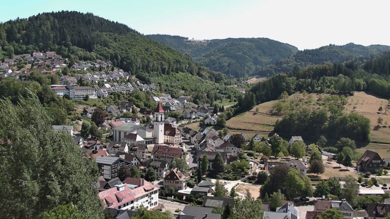 Dieses Bild zeigt eine Webcam-Aufnahme von Ottenhöfen, aufgenommen am Mittwoch, den 12.08.2026 um 15:00 Uhr